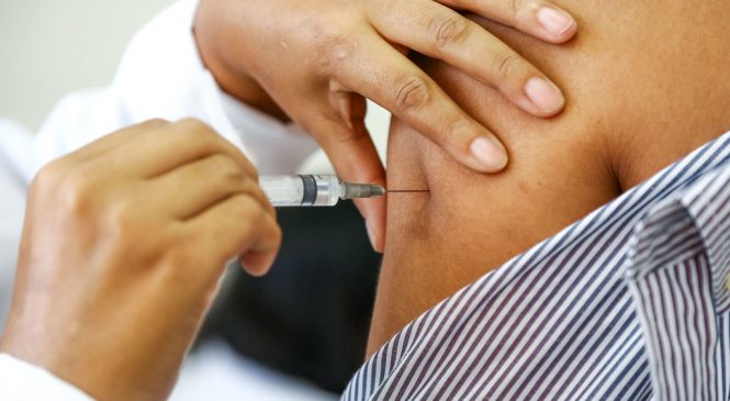 Caminhoneiros podem receber vacina contra Influenza na terceira fase de imunização