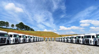 Grupo Vamos e Volkswagen Caminhões e Ônibus fecham a maior negociação do ano na indústria de veículos comerciais do Brasil