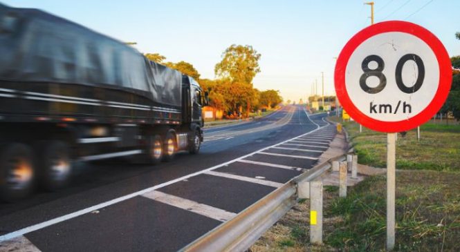 Falta investimento na sinalização das rodovias brasileiras, aponta estudo