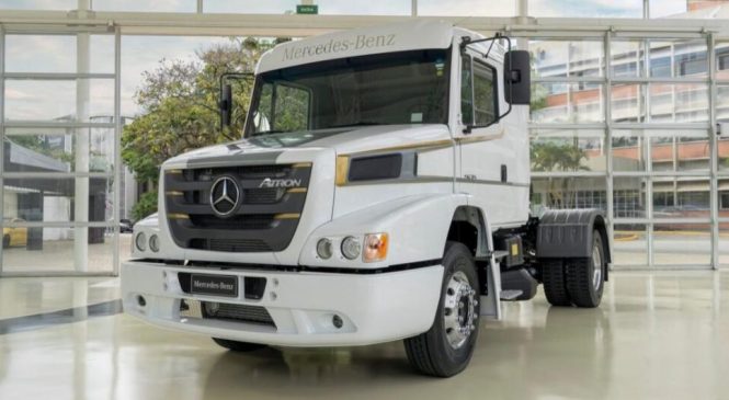 Mercedes-Benz lança edição especial do Atron 1635 para marcar a despedida de um caminhão clássico do Brasil