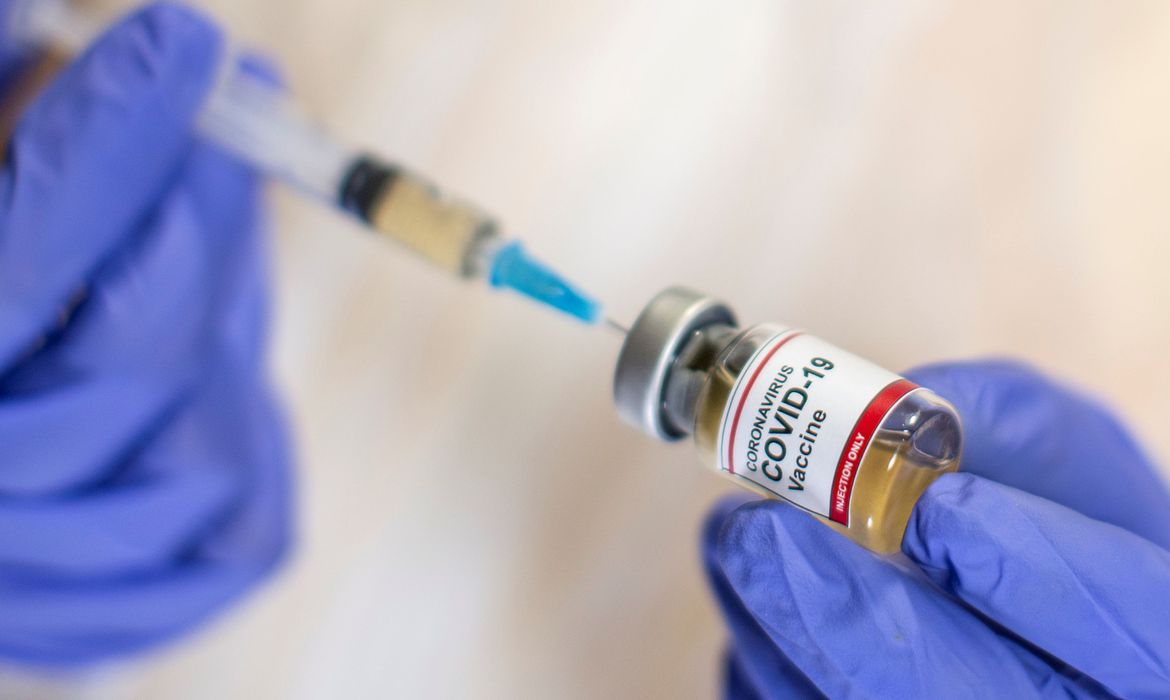 Ministério da Saúde informa que vacinação contra covid-19 começa na quarta-feira (20)