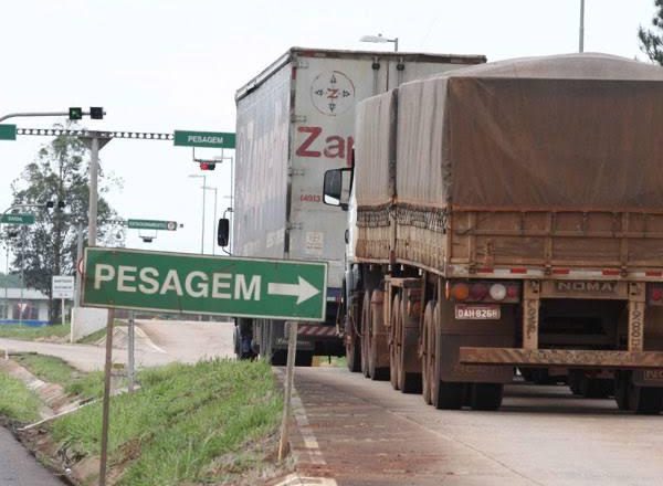 Governo revisa normas de pesagem de caminhões, diz ministro da infraestrutura