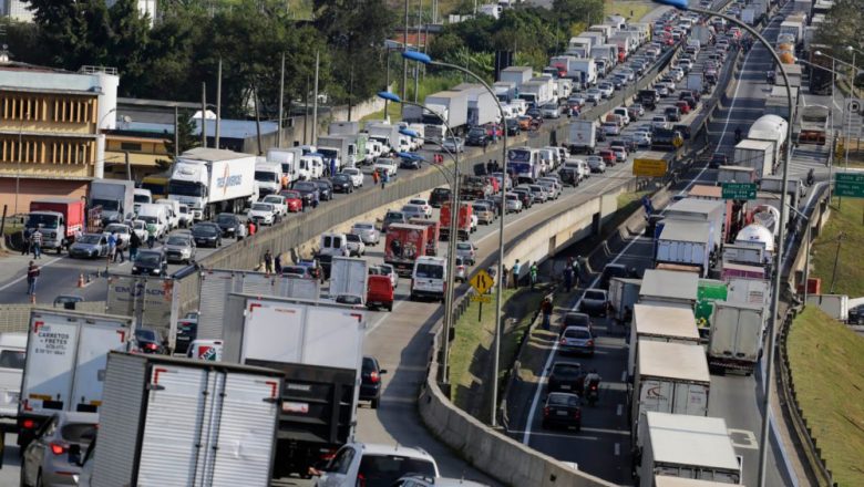 Possibilidade de greve dos caminhoneiros em fevereiro é afastada pela CNTA