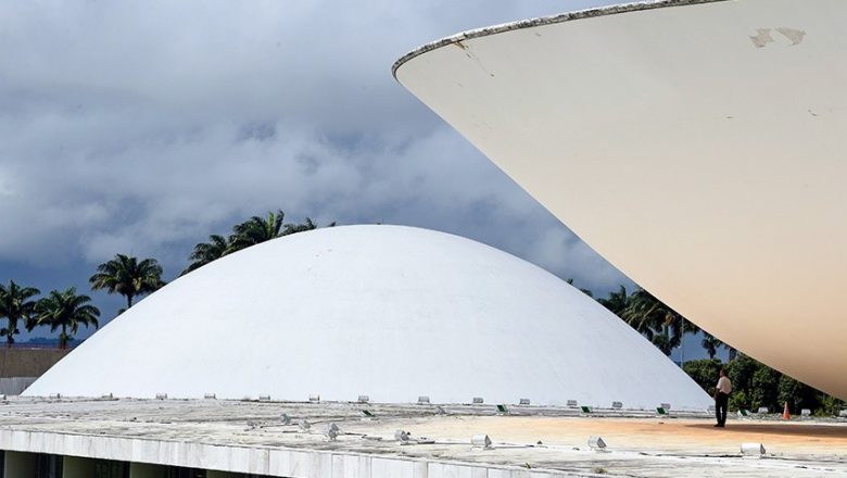 Congresso começa a analisar MPs que garantem auxílio emergencial