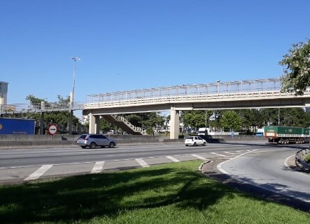 CCR ViaOeste organiza varal para doação de máscaras em passarela na Castello Branco