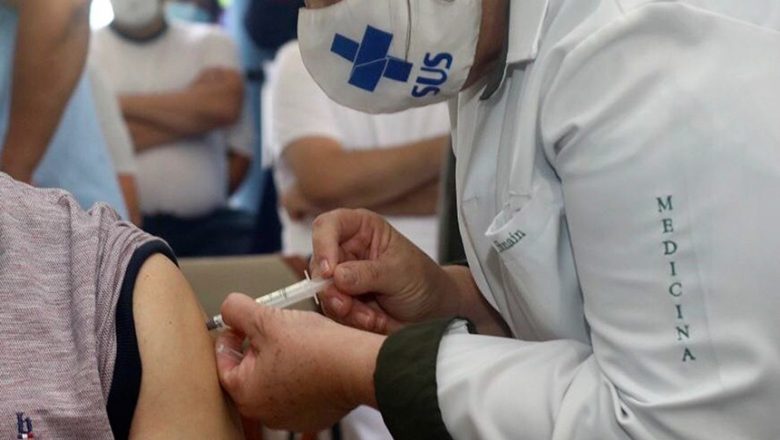 Demora na vacinação traz maior impacto econômico, aponta relatório da IFI