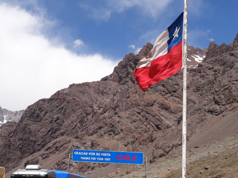 Caminhoneiros brasileiros estão retidos no Chile há mais de 40 dias