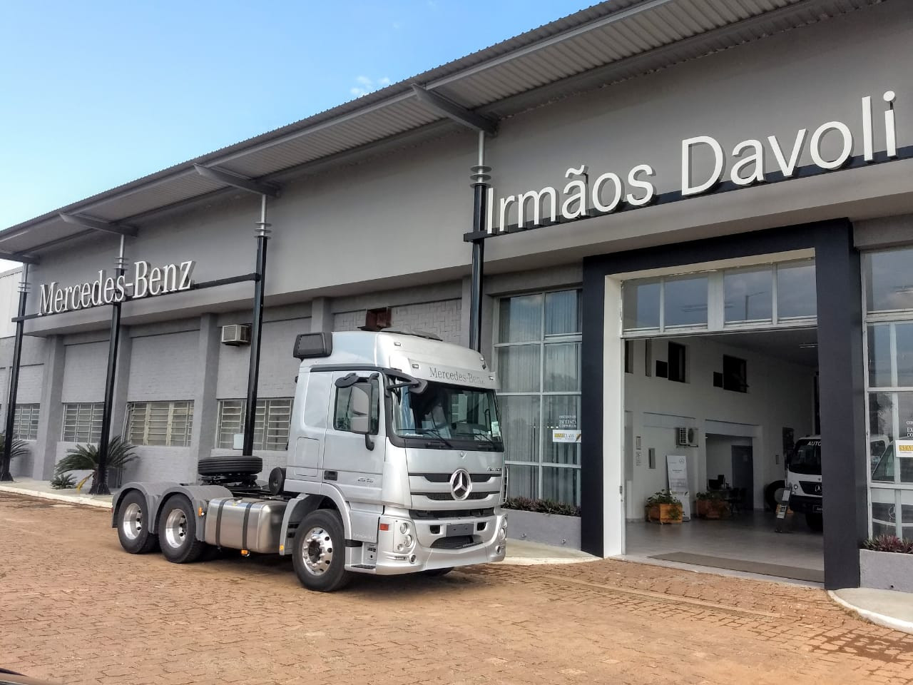 Irmãos Davoli recebe Prêmio Cliente Satisfeito da Mercedes-Benz