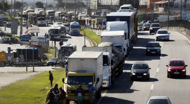 CNTRC convoca os caminhoneiros para paralisação em julho