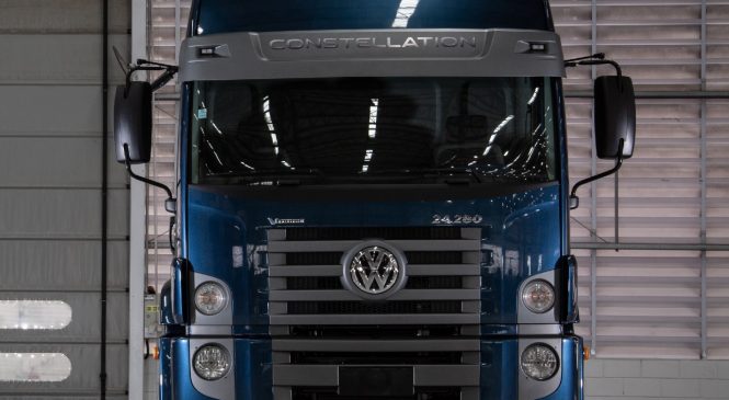 Dunlop e VW Caminhões e Ônibus celebram parceria de fornecimento de equipamento original para veículos de carga