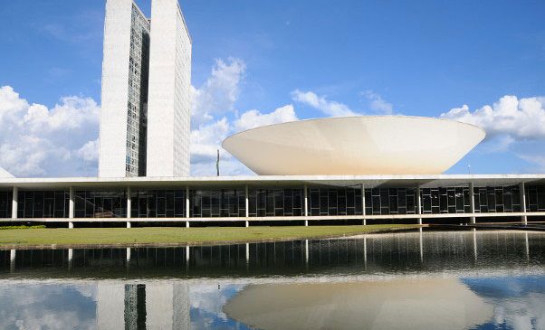 Câmara aprova punição para quem divulgar infração de trânsito