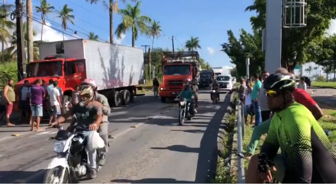 Caminhoneiros bloqueiam rodovias federais pelo segundo dia consecutivo