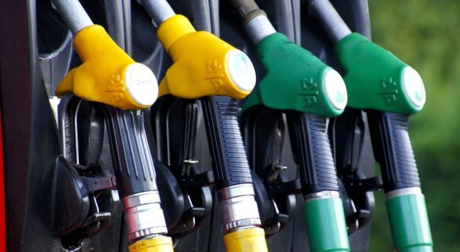 Preço médio da gasolina é de R$ 6,71 nos postos de combustíveis