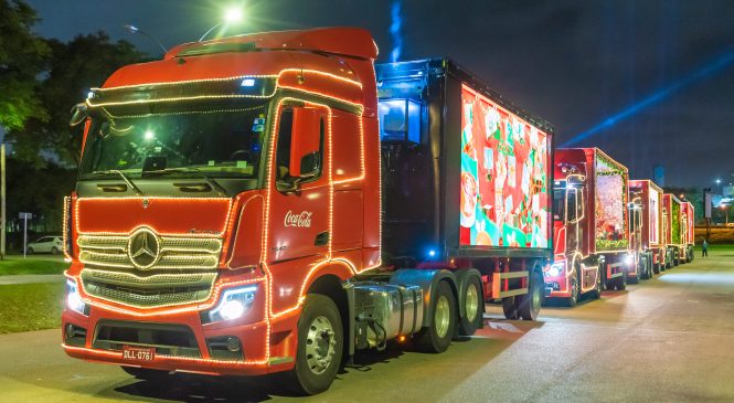 Novo Actros é destaque na Caravana de Natal da Coca-Cola