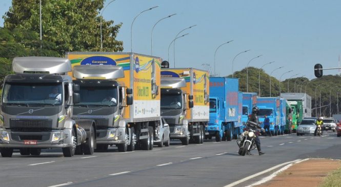 Caminhoneiros autônomos ligados ao agronegócio iniciam greve em Mato Grosso