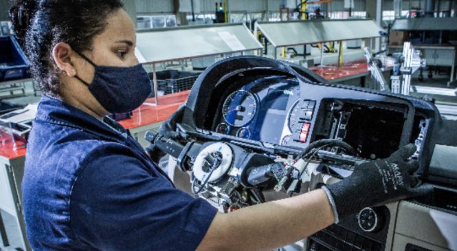 Fábrica da Volkswagen Caminhões e Ônibus cresce total de trabalhadores em 25%