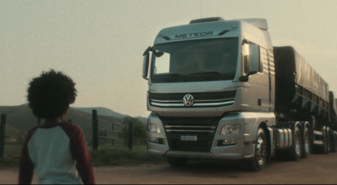 Volkswagen revela novo caminhão em campanha da AlmapBBDO