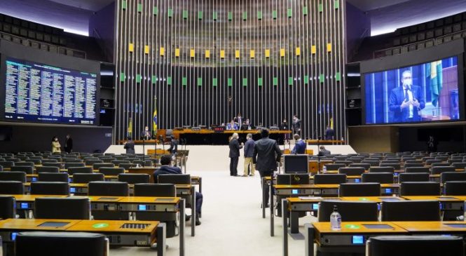 Câmara aprova punição para quem divulgar imagem que incentive violência no trânsito