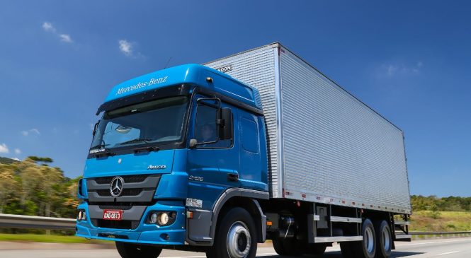 Mercedes-Benz do Brasil registra crescimento nas exportações de caminhões e ônibus