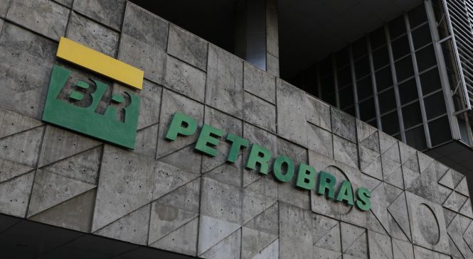 Governo federal anuncia troca de presidente da Petrobras