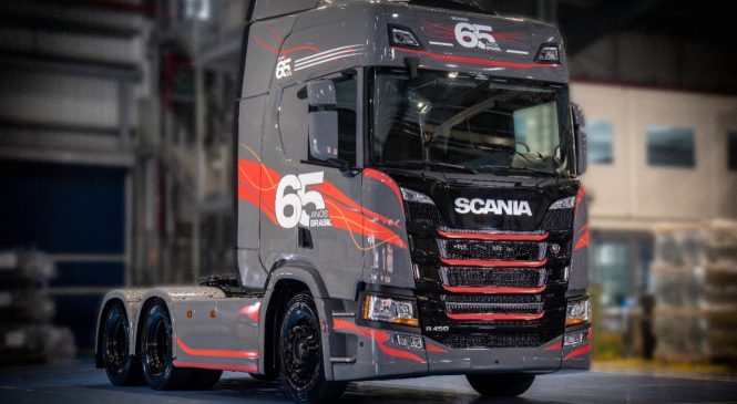 Edição Scania de 65 anos tem apenas 50 modelos disponíveis