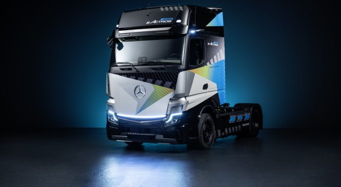 Daimler Truck revela caminhão eActros LongHaul elétrico à bateria