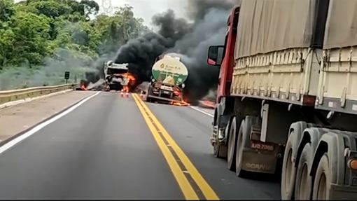 Fim de semana é marcado por atos de vandalismo e interdições nas rodovias do país