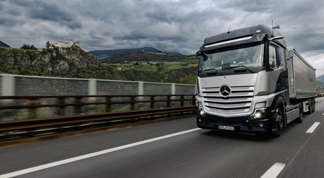 Daimler Truck realiza primeiros testes de altitude com caminhão de célula de combustível