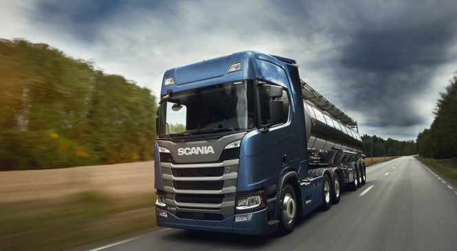 Scania lança gama Plus de caminhões e novos serviços para aquecer o mercado brasileiro