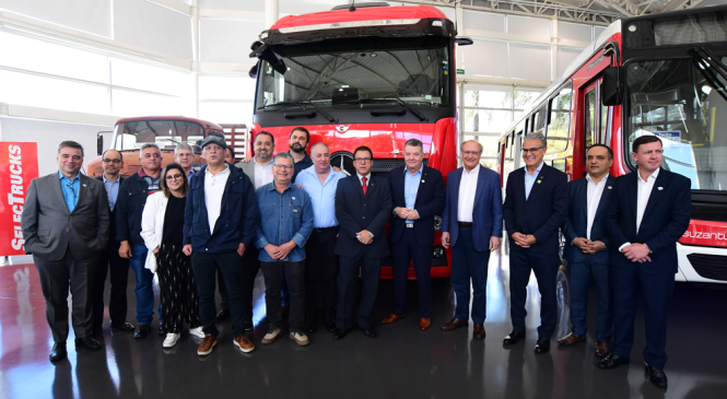 Mercedes-Benz realiza primeira grande venda de veículos comerciais no âmbito do programa de renovação de frota