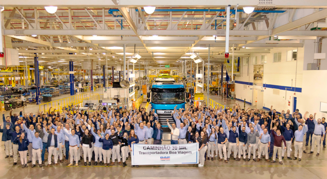 Com 30 mil caminhões produzidos, DAF avança 18,2% em vendas no primeiro semestre do ano