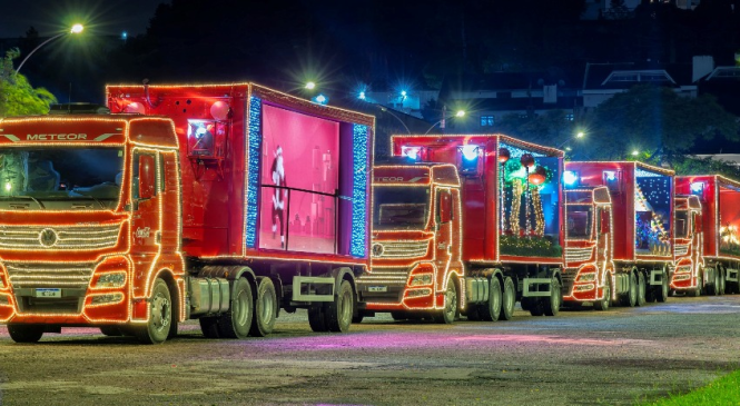 Caminhões Volkswagen são atrações da Caravana Iluminada da Coca-Cola FEMSA Brasil