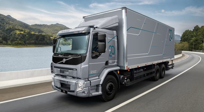 Volvo VM faz 20 anos com série especial e limitada