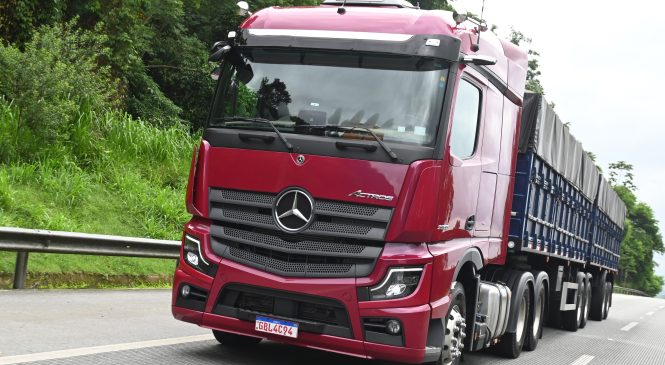 Mercedes-Benz entrega soluções solicitadas pelos clientes para seus negócios de transporte