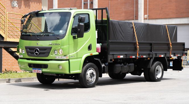 Mercedes-Benz Accelo 817 é eleito o melhor caminhão leve em premiação do Estadão