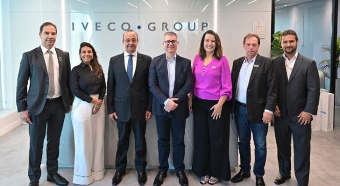 Iveco Group e SEST SENAT assinam parceria em prol da qualificação profissional das caminhoneiras
