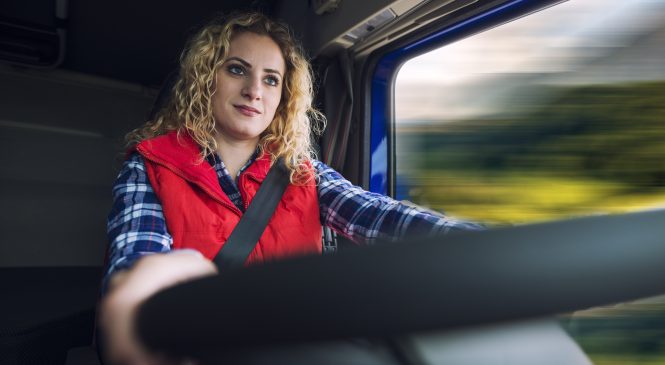Mulheres já são 17% em plataforma de compra e venda de caminhões, segundo dados da QueroTruck