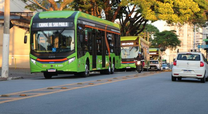 Cidade de São Paulo acelera transição e frota de ônibus elétricos cresce mais de 70% em 2025