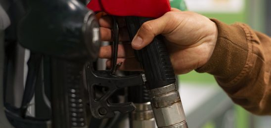 Gasolina recua para R$ 6,43 e etanol para R$ 4,46 na primeira quinzena de maio