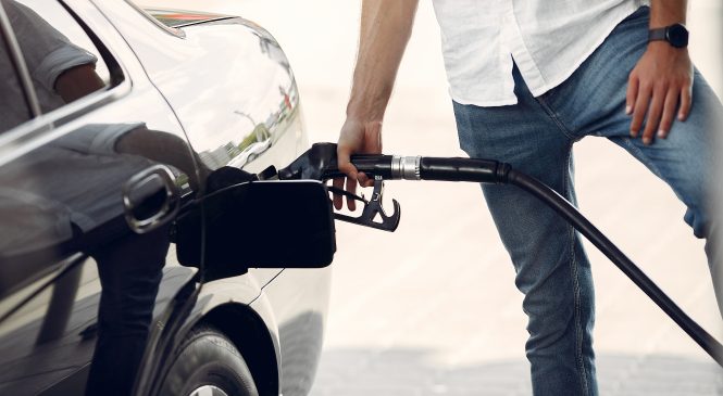 Corpus Christi na estrada: encher o tanque com etanol custará em média R$ 242; com gasolina, R$ 351, diz Edenred Ticket Log