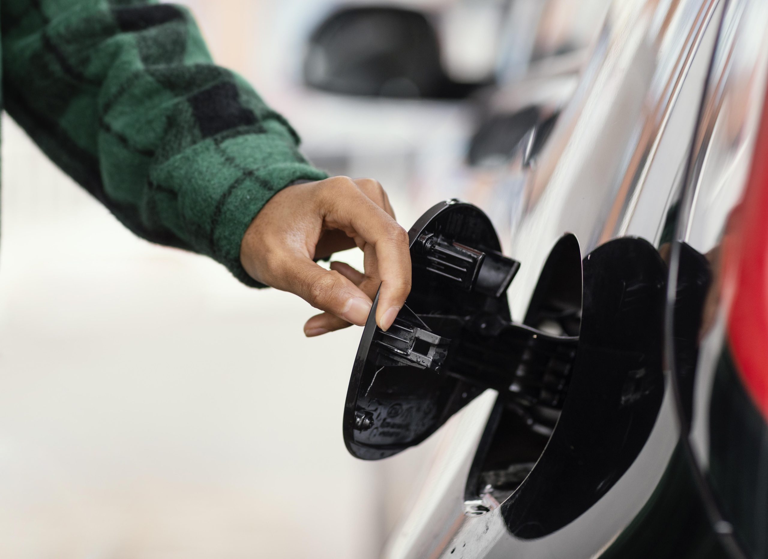 Gasolina cai apenas R$ 0,04 nos postos após reajuste de R$ 0,17 anunciado pela Petrobras