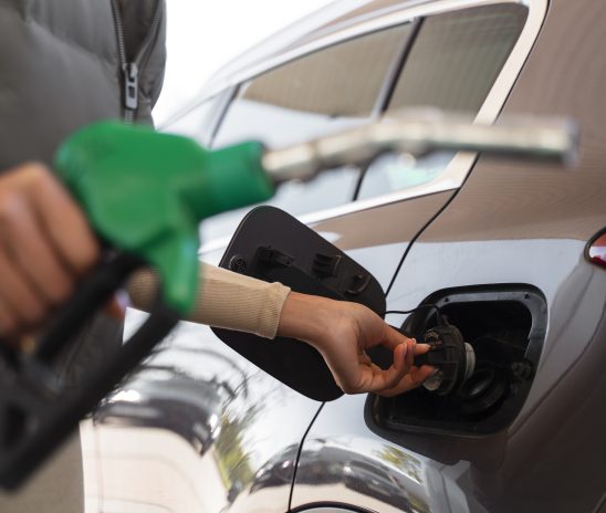 Gasolina cai só 0,78% em junho, mesmo após reajuste de 5,6% da Petrobras, afirma Edenred Ticket Log