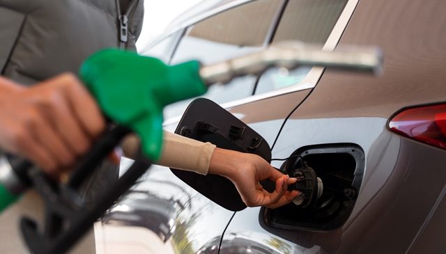 Gasolina recua 0,31% no início de agosto após nova proporção de etanol entrar em vigor, afirma Edenred Ticket Log
