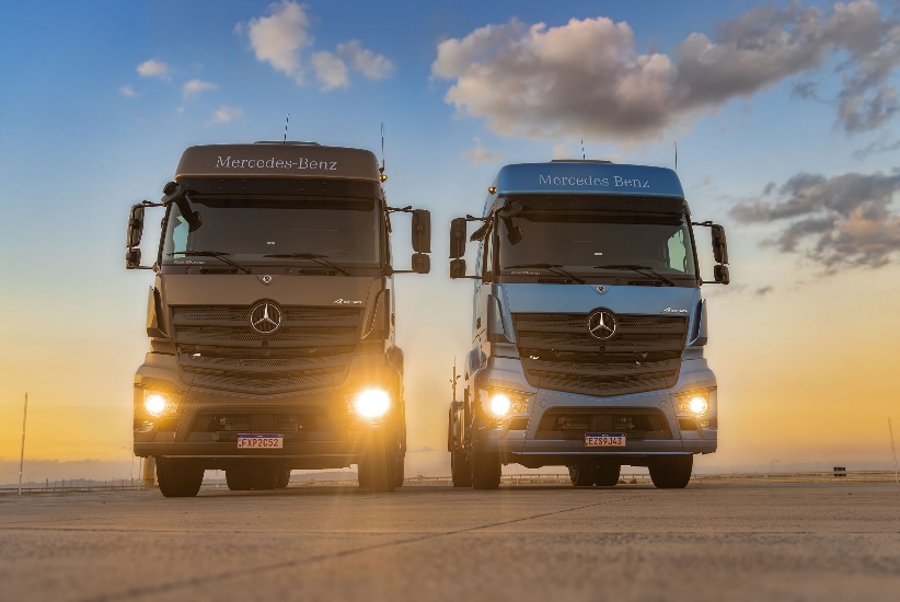 Caminhão extrapesado Novo Axor é destaque da Mercedes-Benz no Congresso SAE Brasil 2025